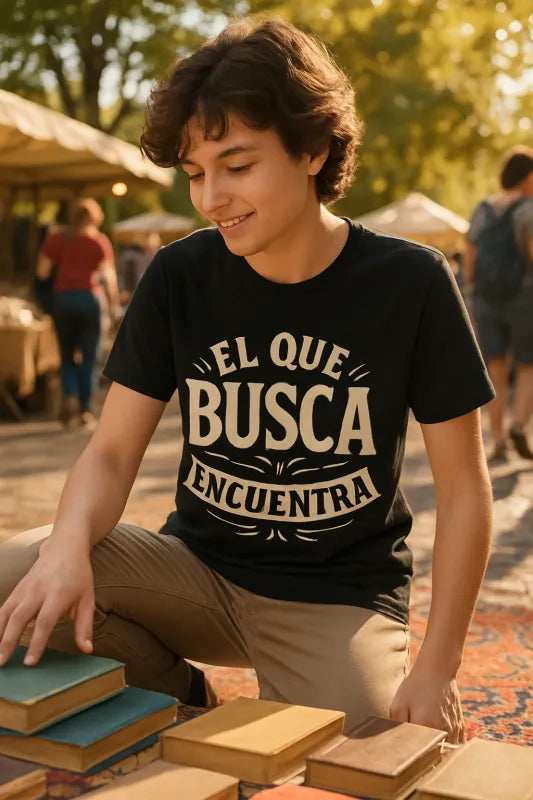 Que Busca Encuentra - Unisex Standard T-Shirt